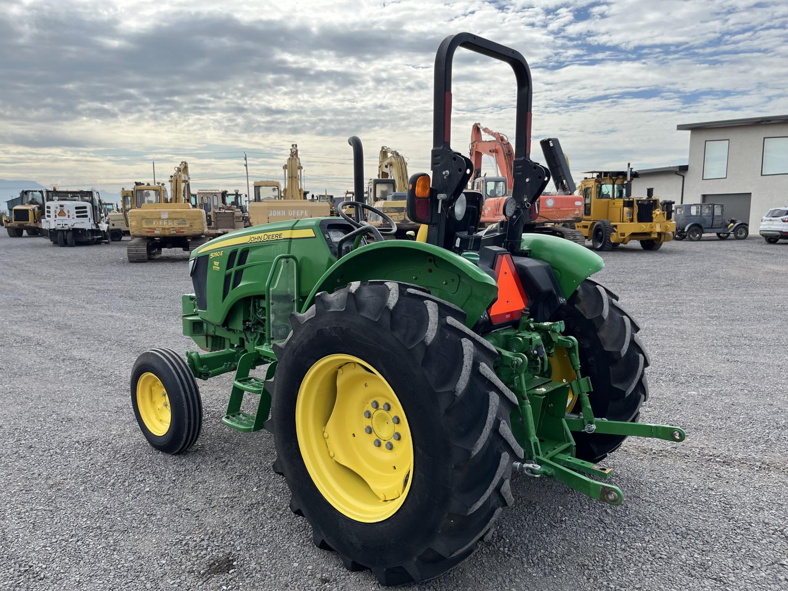 ./imagenes/INVOICE/2019/18008/JOHN DEERE 5050E (15).JPG